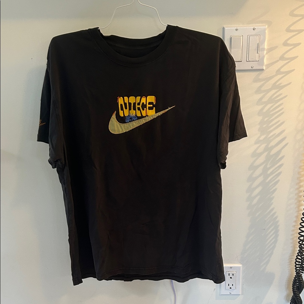 Nike Men's Black Tee with Yellow Graphic